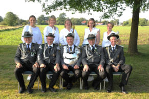 Von links - stehend: Annika Bartels, Rebecca Peper, Petra Haase, Maike Prien, Carmen Aldag; Sitzend: Heiner Bartels, Frank Peper, Rainer Haase, Jan-Peter Prien, Jens Aldag (Fotograf: Wilfried Stresow, Chronist Schützenverein Elstorf)