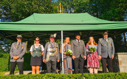 Königscrew: v.l.n.r. Adjutant Jörg Buchholz, Königin Laufey Ösp Grünhagen, König Frank Westphal, Anita und Torsten Konert, Jennifer Lehmann und Malte Holst